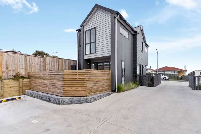 2/12 Ayr Road Pakuranga_1