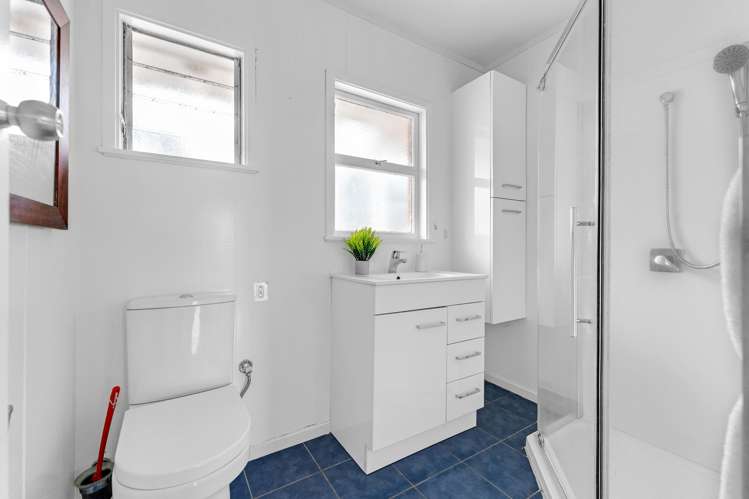 2/180 Archers Road Glenfield_11