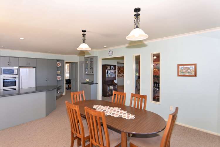 27 Hillplough Heights Richmond_11