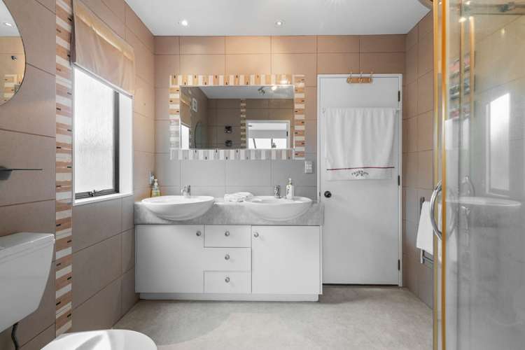 39 Alec Craig Way Gulf Harbour_19