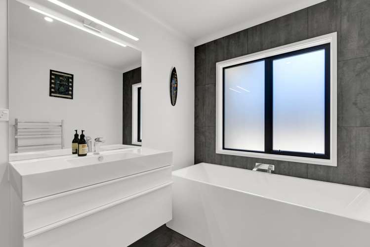 6 Francis Douglas Drive Westown_23