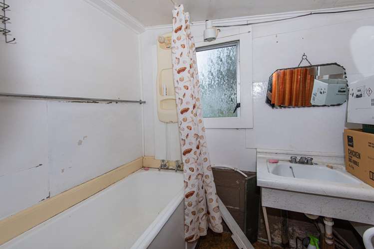 8 Hugh Barron Way Whananaki_16