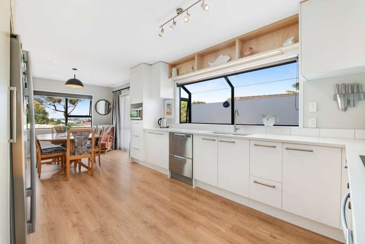 17 Leiden Place Totara Vale_5