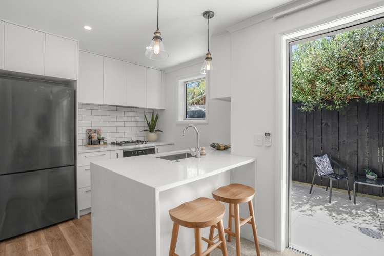 10 Lucern Lane Petone_6