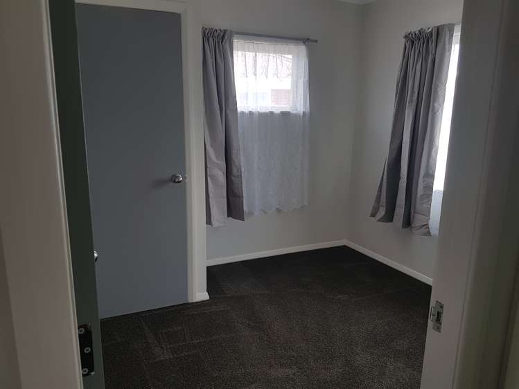 39 Sutton Crescent Papakura_13