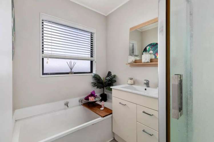 1/111 Spinella Drive Bayview_10