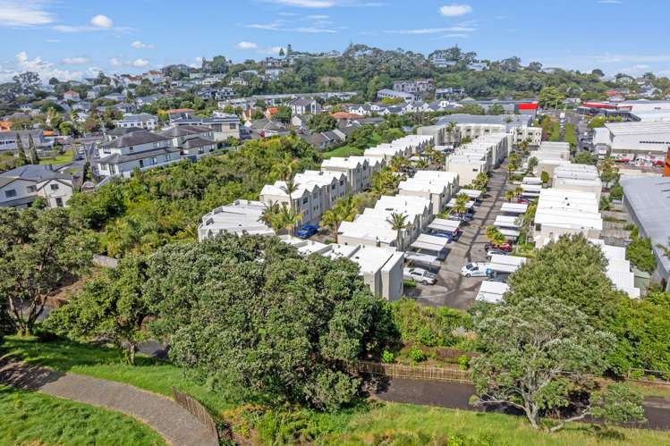 17/21 Hunters Park Drive Three Kings_14