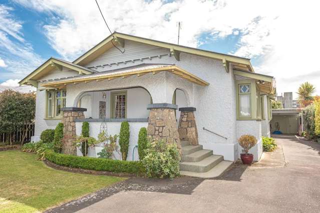 Beautiful three-bedroom family home in a prime location