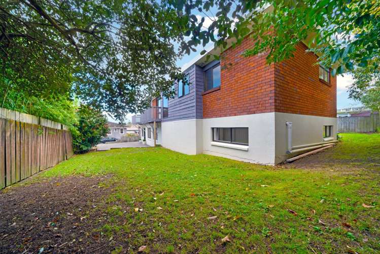 2/12 Grimshaw Place Henderson_32