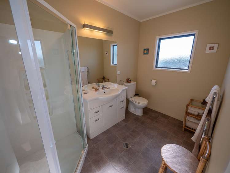 47 Seaview Road Cable Bay_21