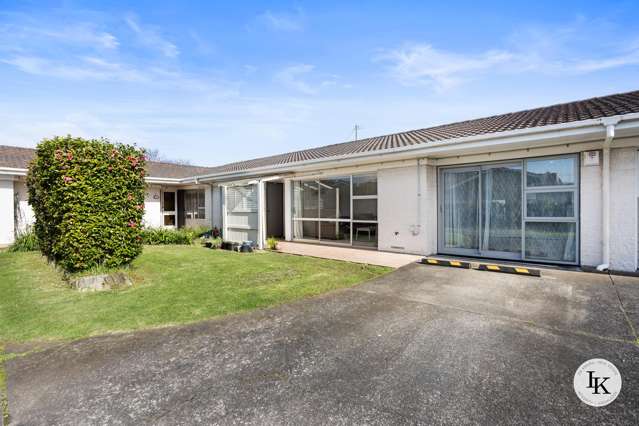 Move-In Ready 3-Bedroom, Heart of Papatoetoe!