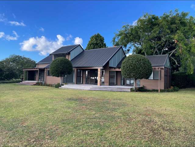 Exceptional Waterfront Family Living – Panoramic Views, Total Privacy, and Room to Breathe