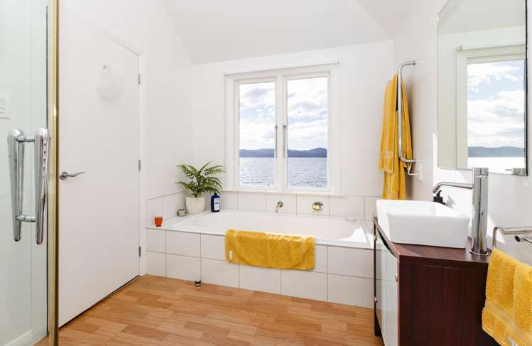 625 Marine Drive Days Bay_14