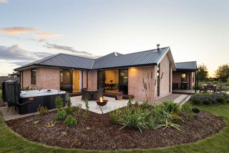 39 Sunline Drive Leamington_33