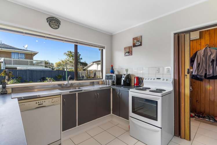 6 Booker Place Manurewa_4