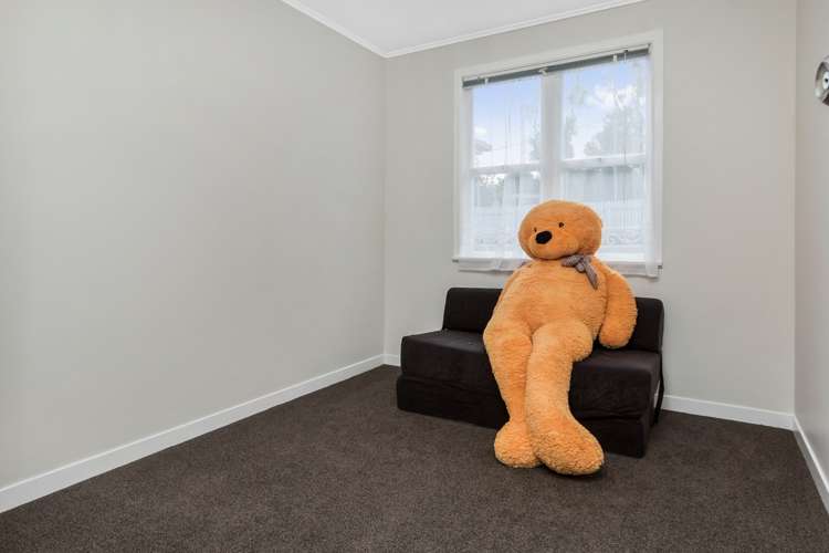 137 Vodanovich Road Te Atatu South_12