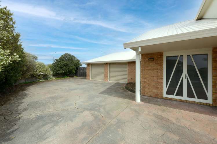 1 Travis Country Drive Burwood_20