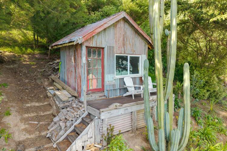 326 and 328 Marine Drive Charteris Bay_8