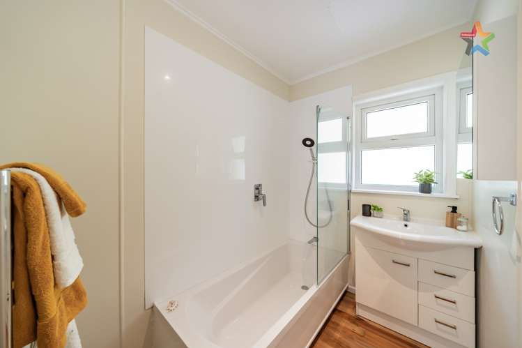 23 Holmes Grove Naenae_11