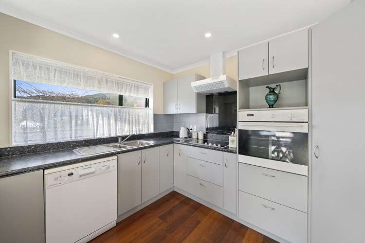 12 Woodland Grove Wainuiomata_7