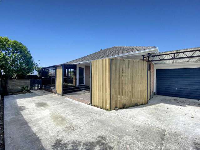 NORTH NEW BRIGHTON - 3 BEDROOMS, 1 BATHROOM, HEATPUMP, SINGLE GARAGE