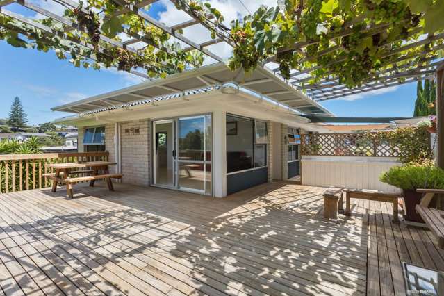 2/4 Noumea Place Mairangi Bay_2