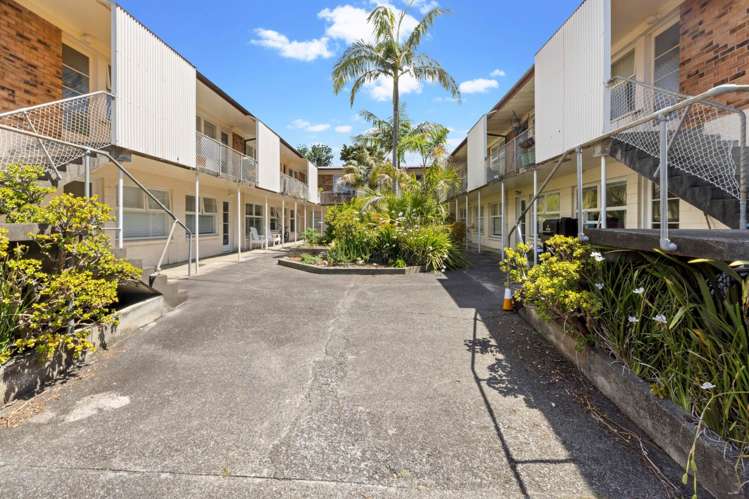 7/145 Bassett Road_0