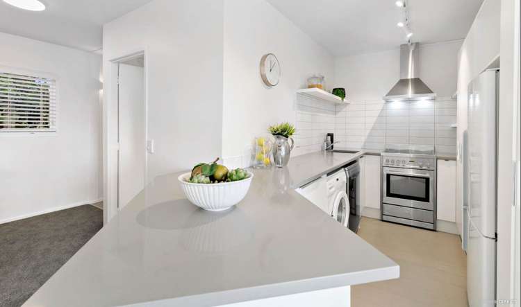 2/67 Sarsfield Street Herne Bay_2