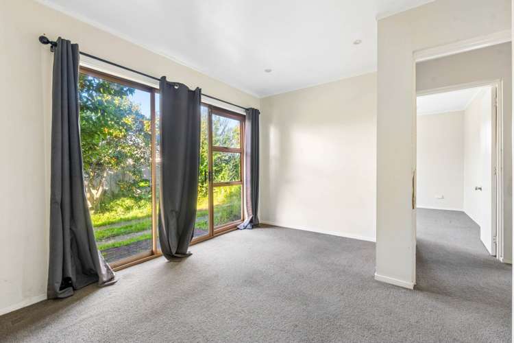 63 Ray Small Drive Papakura_12