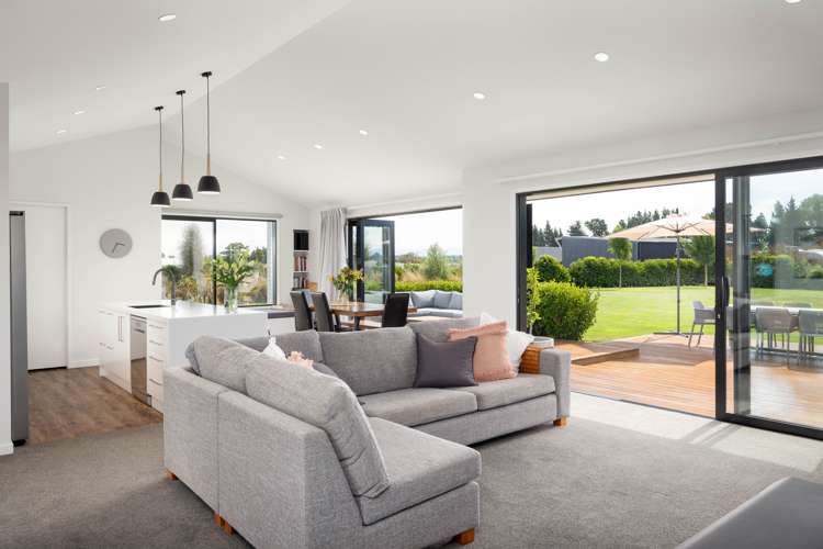 5 Evergreen Drive Woodend_12