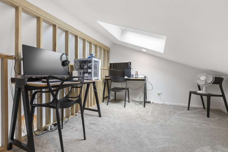 5b Holland Avenue Point England_23