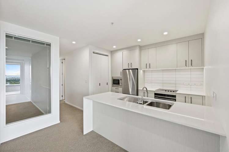 904/8 Waikumete Road Glen Eden_5