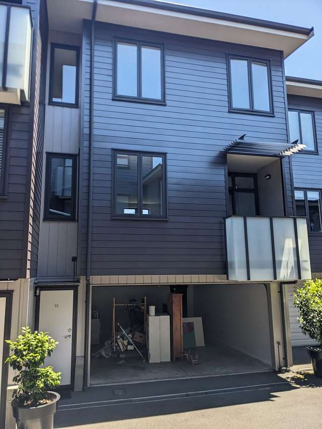 Chic 2BR Townhouse in Mount Eden