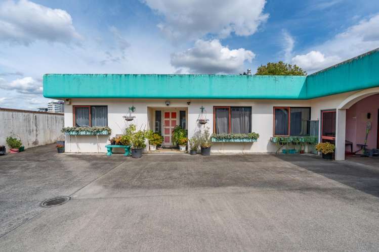 169 River Road Hamilton East_5