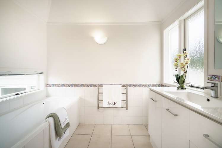 1 Lyons Avenue Murrays Bay_17