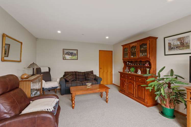 1/5a Rossiter Avenue Redwood_1