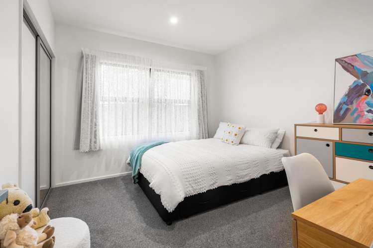 25 Main Road Redcliffs_24