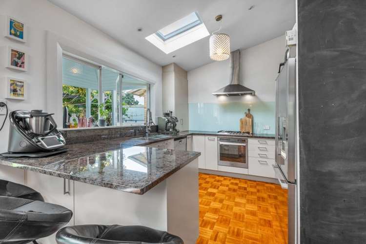 4 Tenterden Ave 1728_9