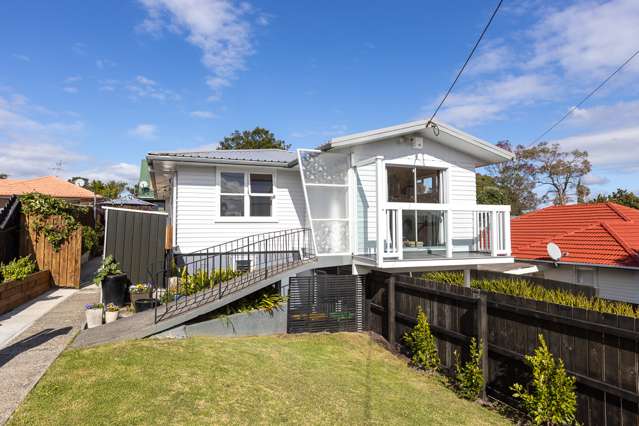 58 Vodanovich Road Te Atatu South_1