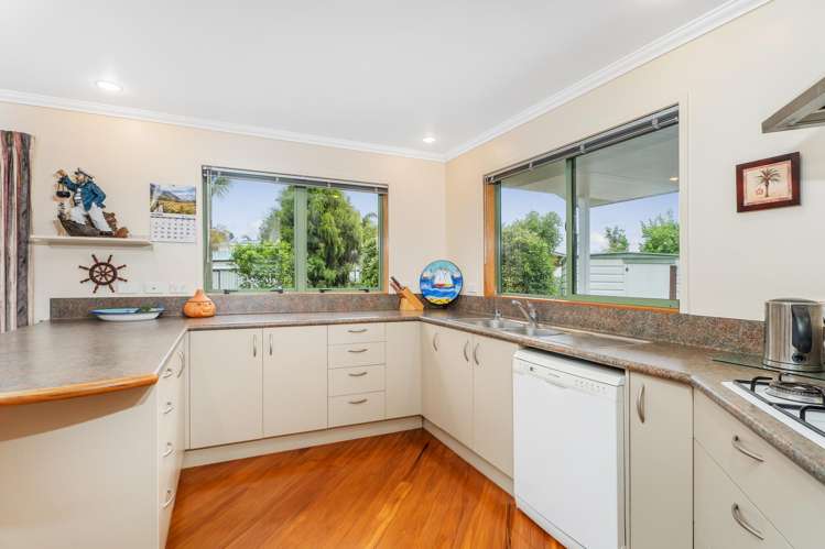 7 Martin Place Cooks Beach_6