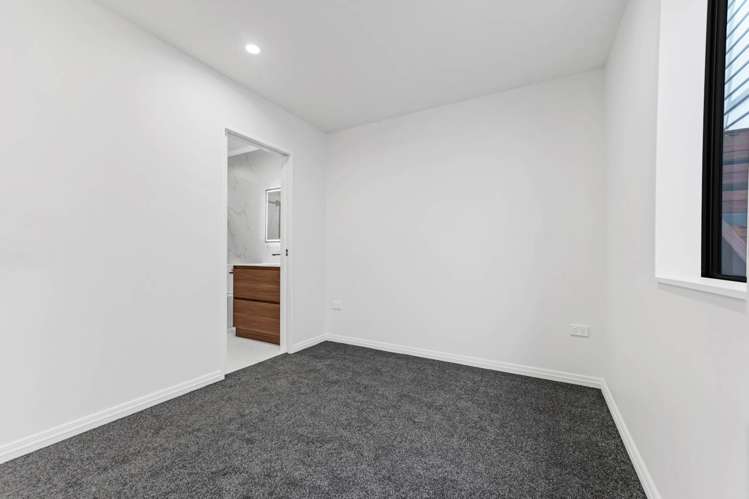 7 Puhakehake Place Flat Bush_18