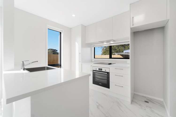 8/31 Ayton Drive 3320_4