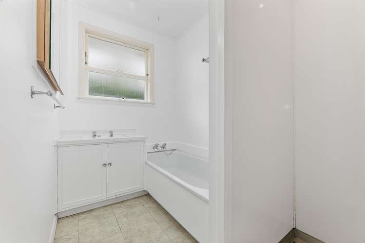 7 Houghton Crescent Redwoodtown_13