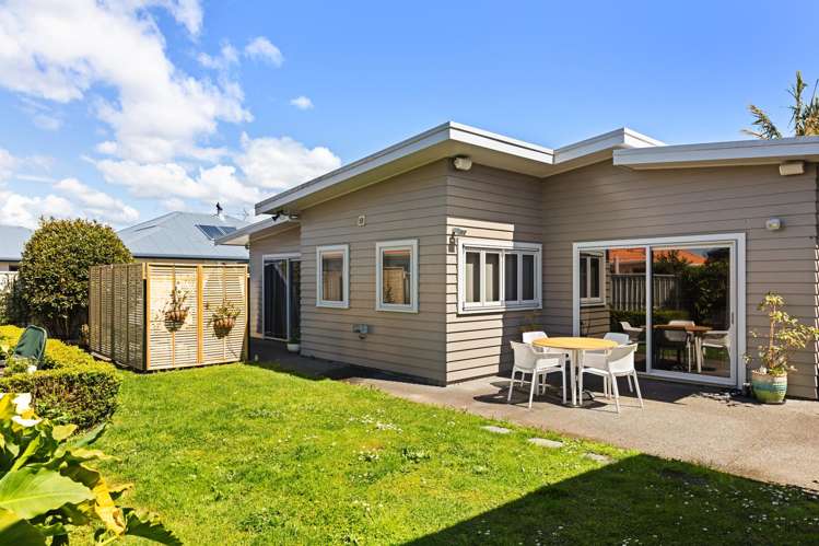 4 Roger Street Lytton West_16