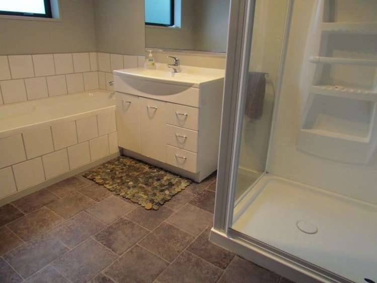 32 Cunaris Way Te Anau_13