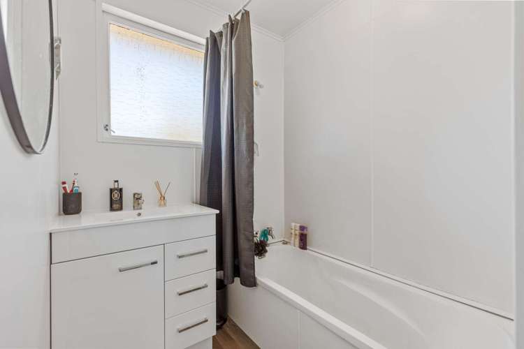 43 Lisa Crescent Mangakakahi_13