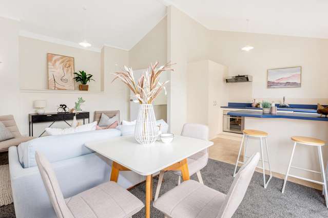 RENOVATED, READY & PERFECTLY POSITIONED