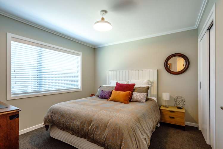 9 Drovers Way Frimley_11