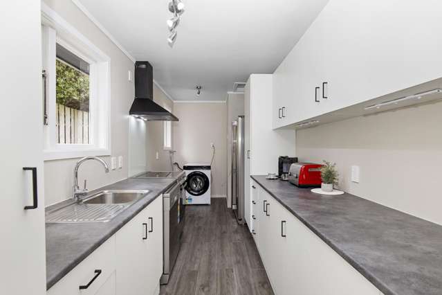 81 Bird Grove Stokes Valley_2