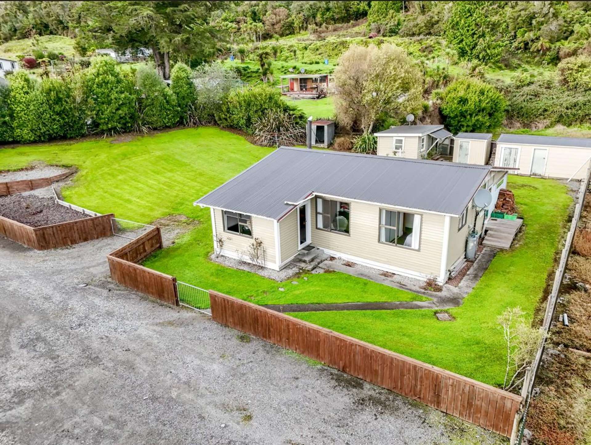 33 Main Road Harihari_0